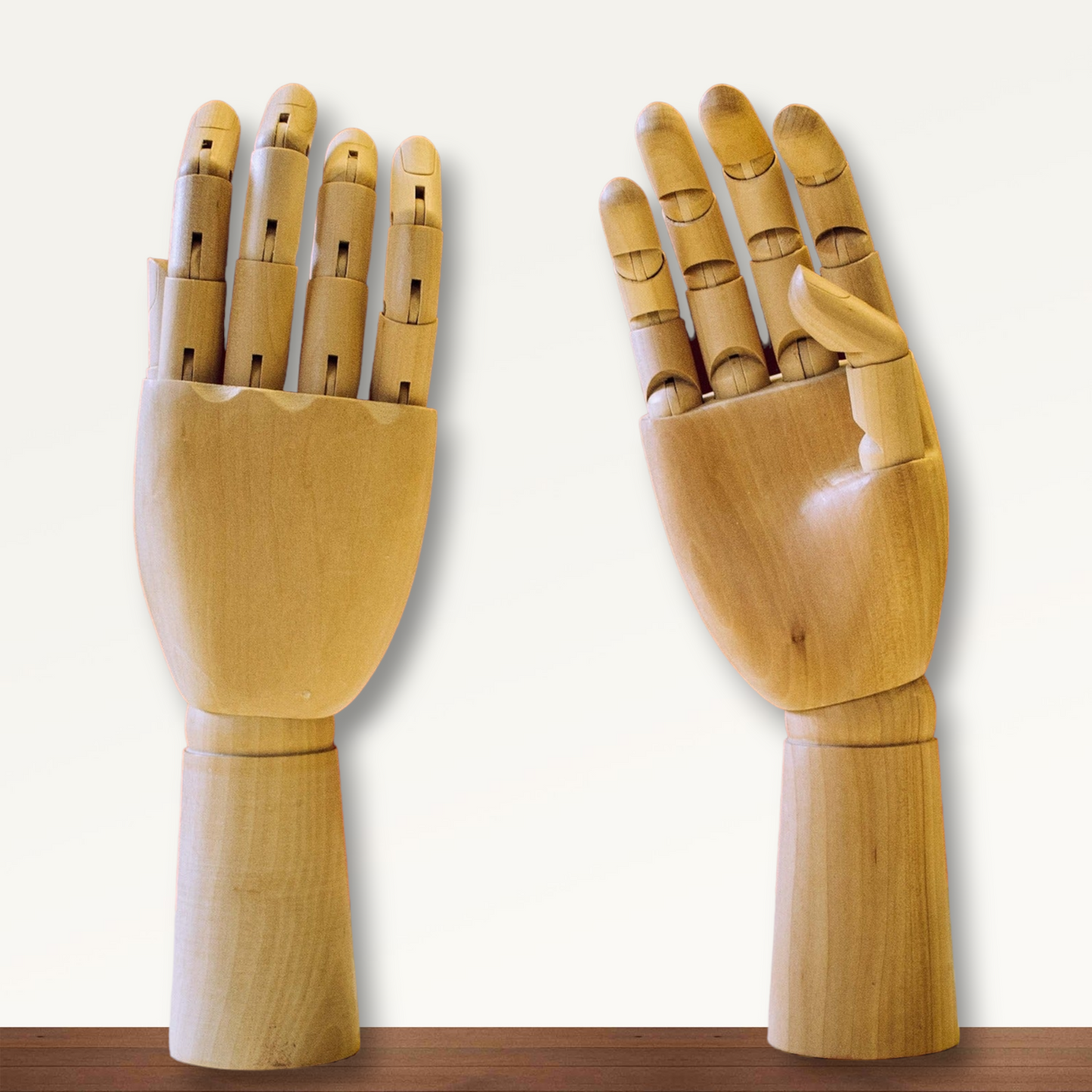 Mani mobili in legno